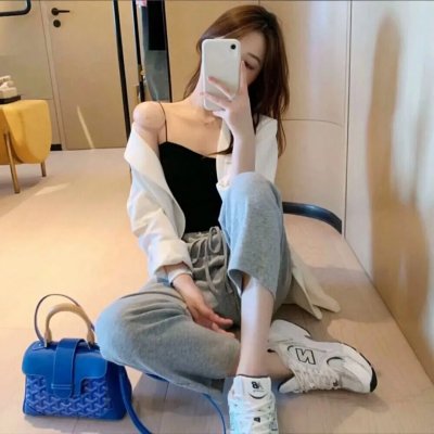 黑衣女孩